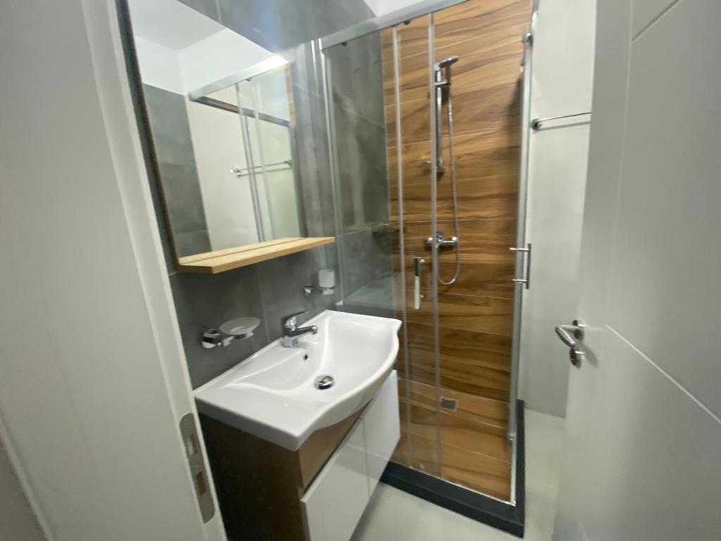 Sunnyholidays Apartament Saranda